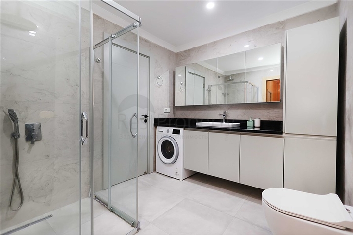 Двухуровневая квартира 4+1 с собственным садом в районе Каргыджак