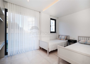 Двухуровневая квартира 4+1 с собственным садом в районе Каргыджак