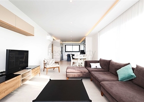 Двухуровневая квартира 4+1 с собственным садом в районе Каргыджак