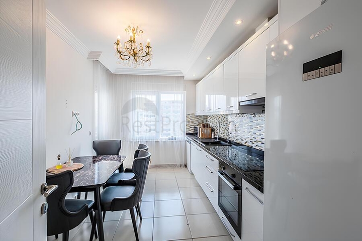 Пентхаус 4+1 с террасой и отдельной кухней в районе Махмутлар