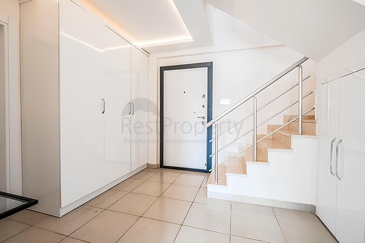 Пентхаус 4+1 с террасой и отдельной кухней в районе Махмутлар