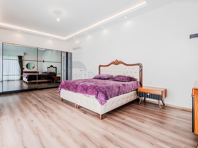 Пентхаус 4+1 с террасой и отдельной кухней в районе Махмутлар