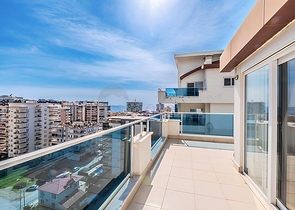 Пентхаус 4+1 с террасой и отдельной кухней в районе Махмутлар