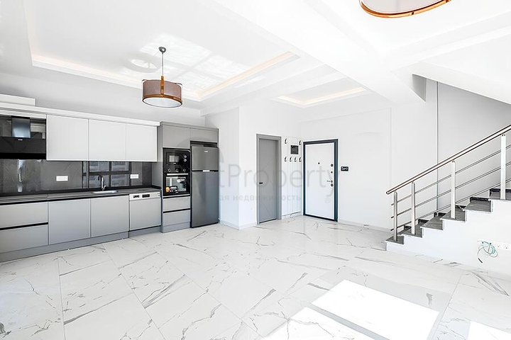 Пентхаус 2+1 в районе Махмутлар с террасой и удобным расположением