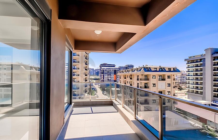 Пентхаус 2+1 в районе Махмутлар с террасой и удобным расположением