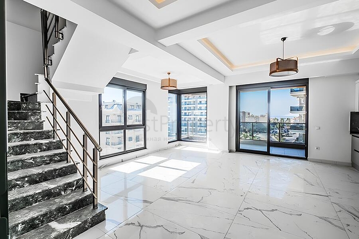 Пентхаус 2+1 в районе Махмутлар с террасой и удобным расположением