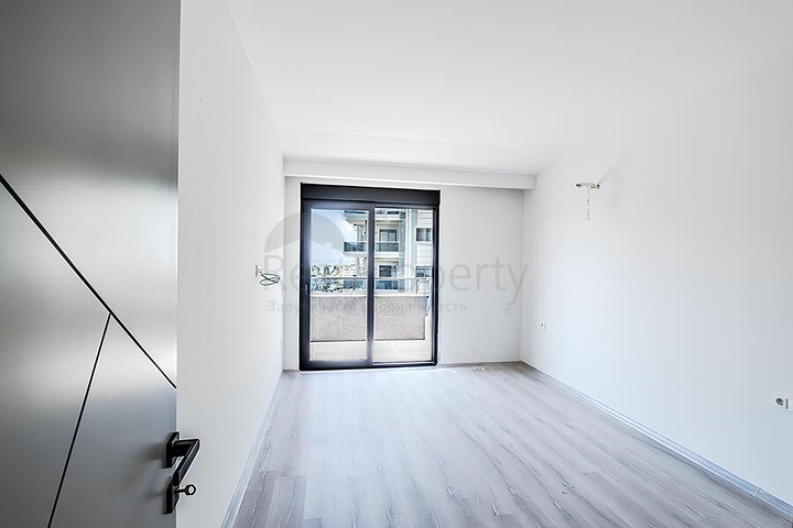 Пентхаус 2+1 в районе Махмутлар с террасой и удобным расположением