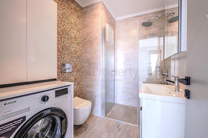 Пентхаус 2+1 в районе Махмутлар с террасой и удобным расположением