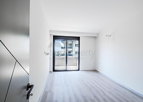 Пентхаус 2+1 в районе Махмутлар с террасой и удобным расположением