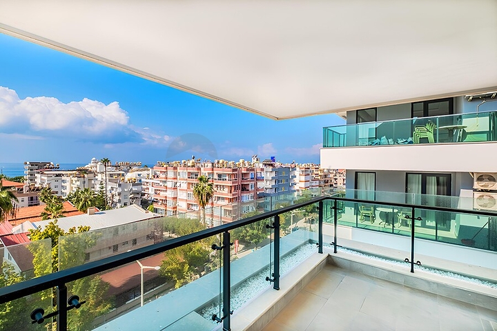 Пентхаус 3+1 в районе Клеопатра с просторной планировкой и зоной отдыха