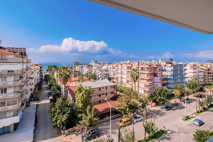 Пентхаус 3+1 в районе Клеопатра с просторной планировкой и зоной отдыха