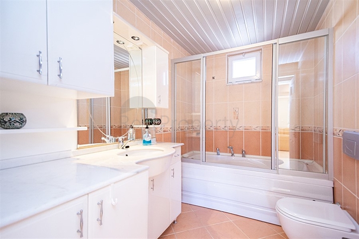 Светлая квартира 2+1 с удобной планировкой и зелёной территорией