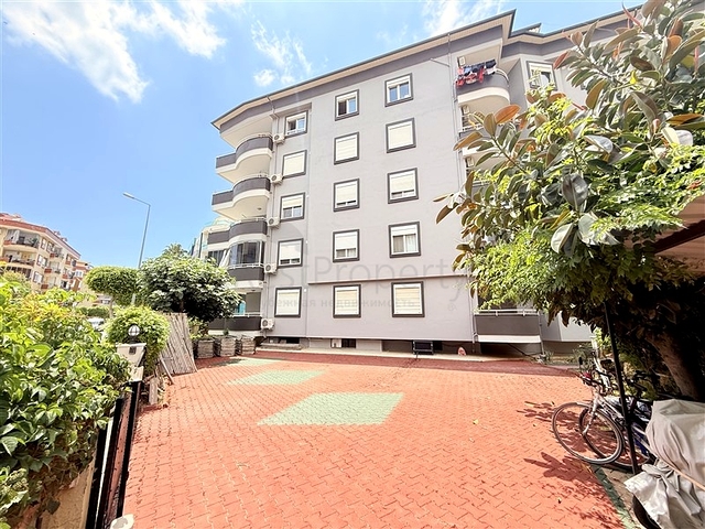 Уютная квартира с мебелью в жилом комплексе в центре города