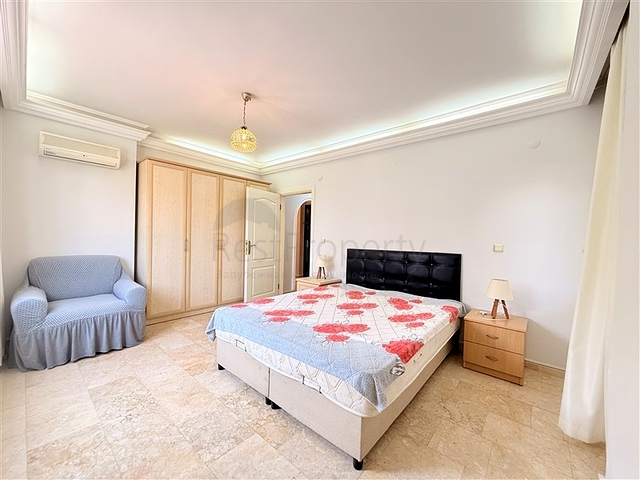 Уютная квартира с мебелью в жилом комплексе в центре города