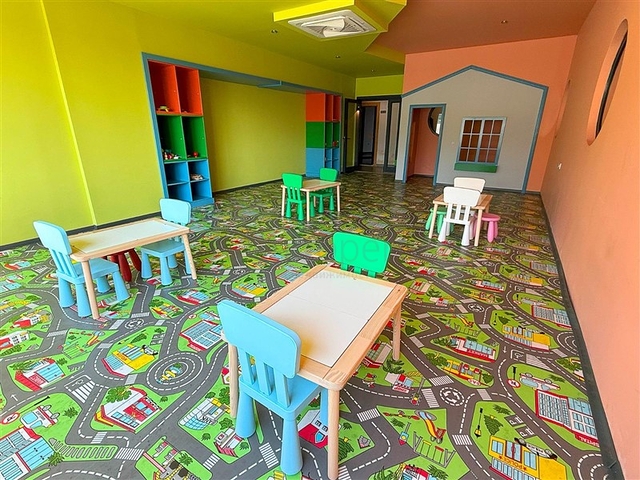 Просторная двухуровневая квартира с выходом в сад и продуманным зонированием