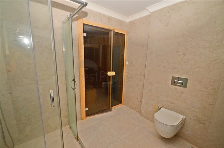 Просторная двухуровневая квартира с выходом в сад и продуманным зонированием