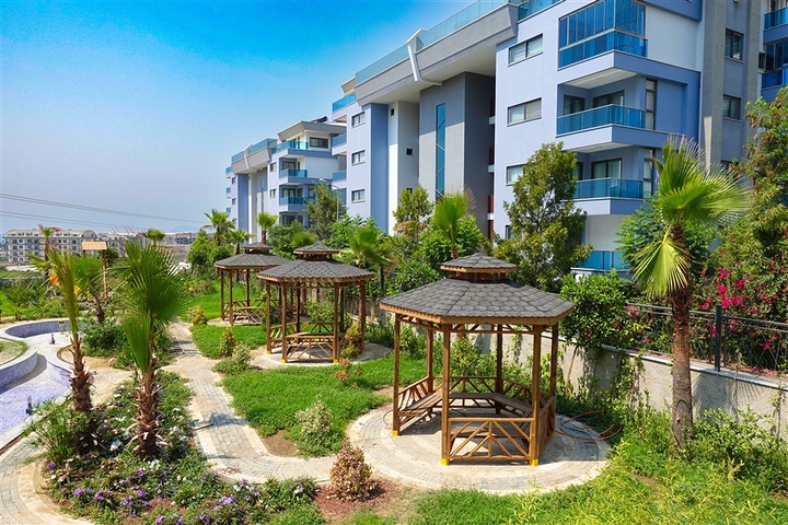 Просторная двухуровневая квартира с выходом в сад и продуманным зонированием