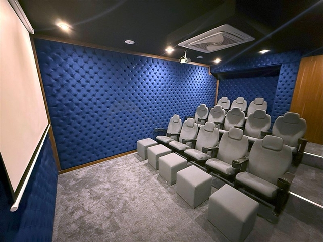 Просторная двухуровневая квартира с выходом в сад и продуманным зонированием