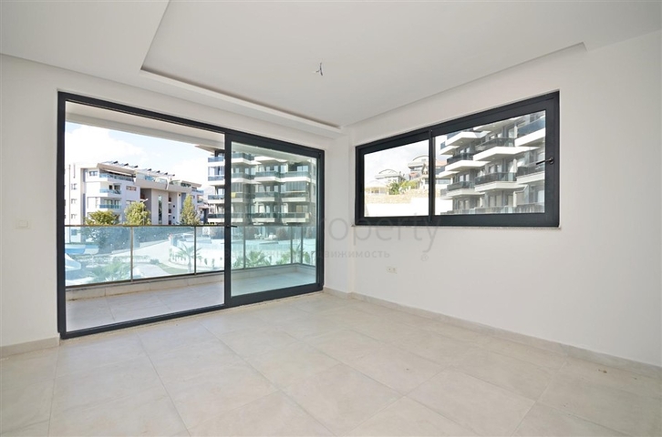 Просторная двухуровневая квартира с выходом в сад и продуманным зонированием