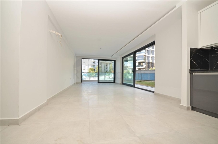 Просторная двухуровневая квартира с выходом в сад и продуманным зонированием