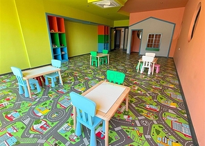 Просторная двухуровневая квартира с выходом в сад и продуманным зонированием