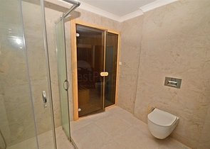 Просторная двухуровневая квартира с выходом в сад и продуманным зонированием