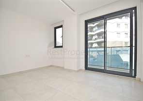 Просторная двухуровневая квартира с выходом в сад и продуманным зонированием