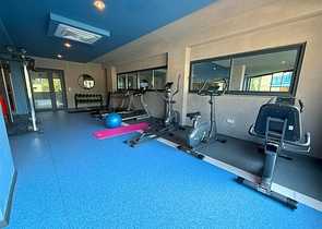 Просторная двухуровневая квартира с выходом в сад и продуманным зонированием