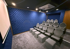 Просторная двухуровневая квартира с выходом в сад и продуманным зонированием