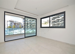 Просторная двухуровневая квартира с выходом в сад и продуманным зонированием