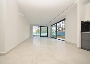 Просторная двухуровневая квартира с выходом в сад и продуманным зонированием