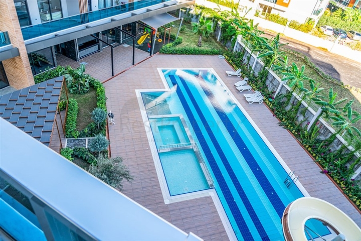 Квартира с мебелью в современном жилом комплексе