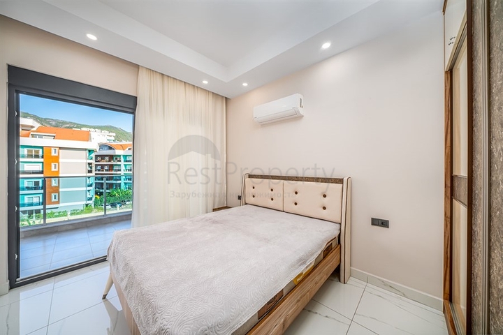 Квартира с мебелью в современном жилом комплексе