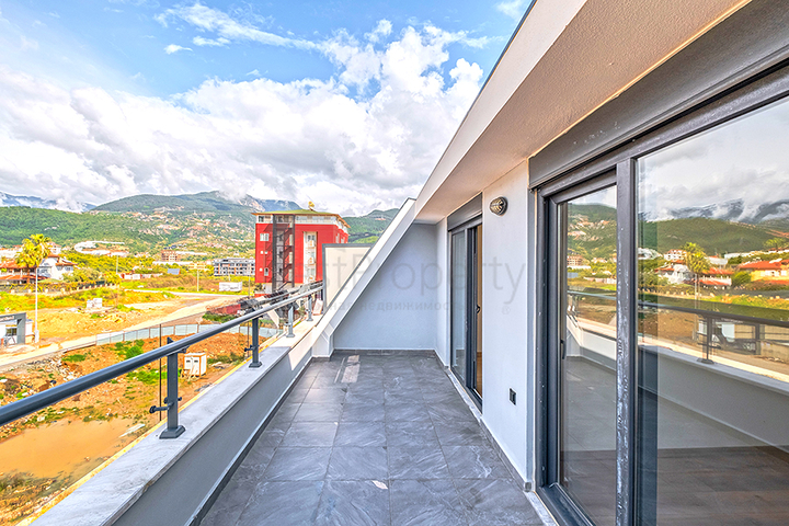 Пентхаус 2+1 с террасой в новом доме с благоустроенной территорией