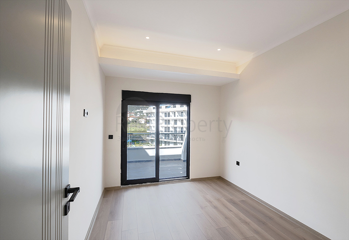 Пентхаус 2+1 с террасой в новом доме с благоустроенной территорией