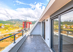 Пентхаус 2+1 с террасой в новом доме с благоустроенной территорией