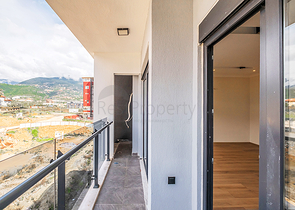 Пентхаус 2+1 с террасой в новом доме с благоустроенной территорией