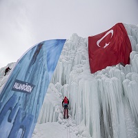 В Турции проходит фестиваль ледолазания