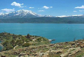 В турецком озере ищут следы древней цивилизации
