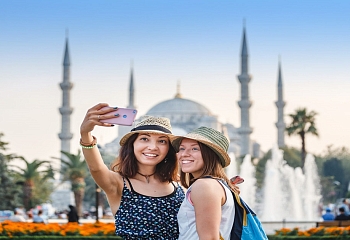 В Стамбуле побывало почти 700 тыс туристов за месяц