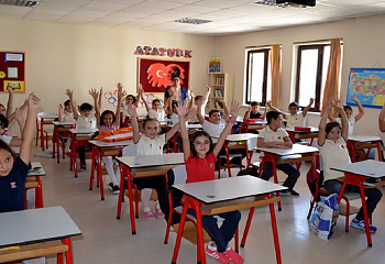 Сегодня в Анкаре откроется 326 новых школ