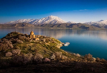 В турецком озере нашли крепость