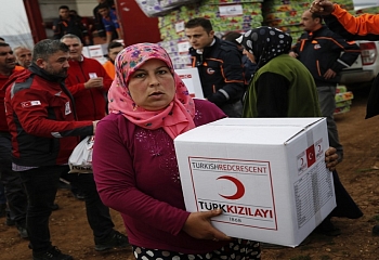 Турецкий «Красный Полумесяц» проводит ифтары