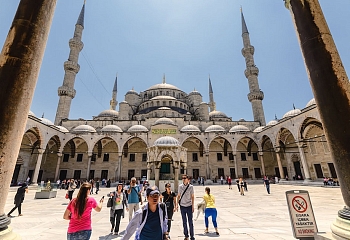 Миллион в месяц: число туристов в Стамбуле растет