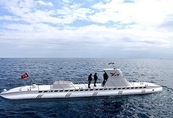 Подводная лодка ждет туристов в Анталии