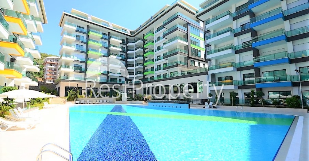 Большая четырехкомнатная квартира в комплексе с собственным пляжем