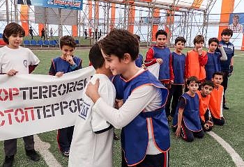 Школьники Турции сыграли в футбол против террора