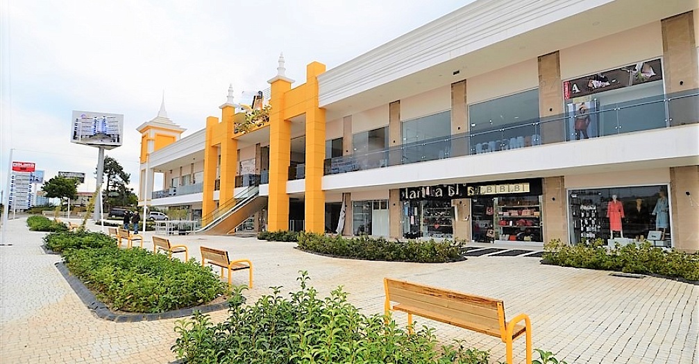 Коммерческие помещения в торговом центре в районе Окурджалар 