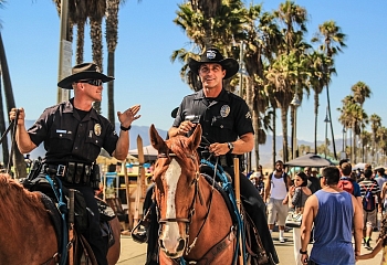 Туристов в Анталии будут охранять полицейские на конях 
